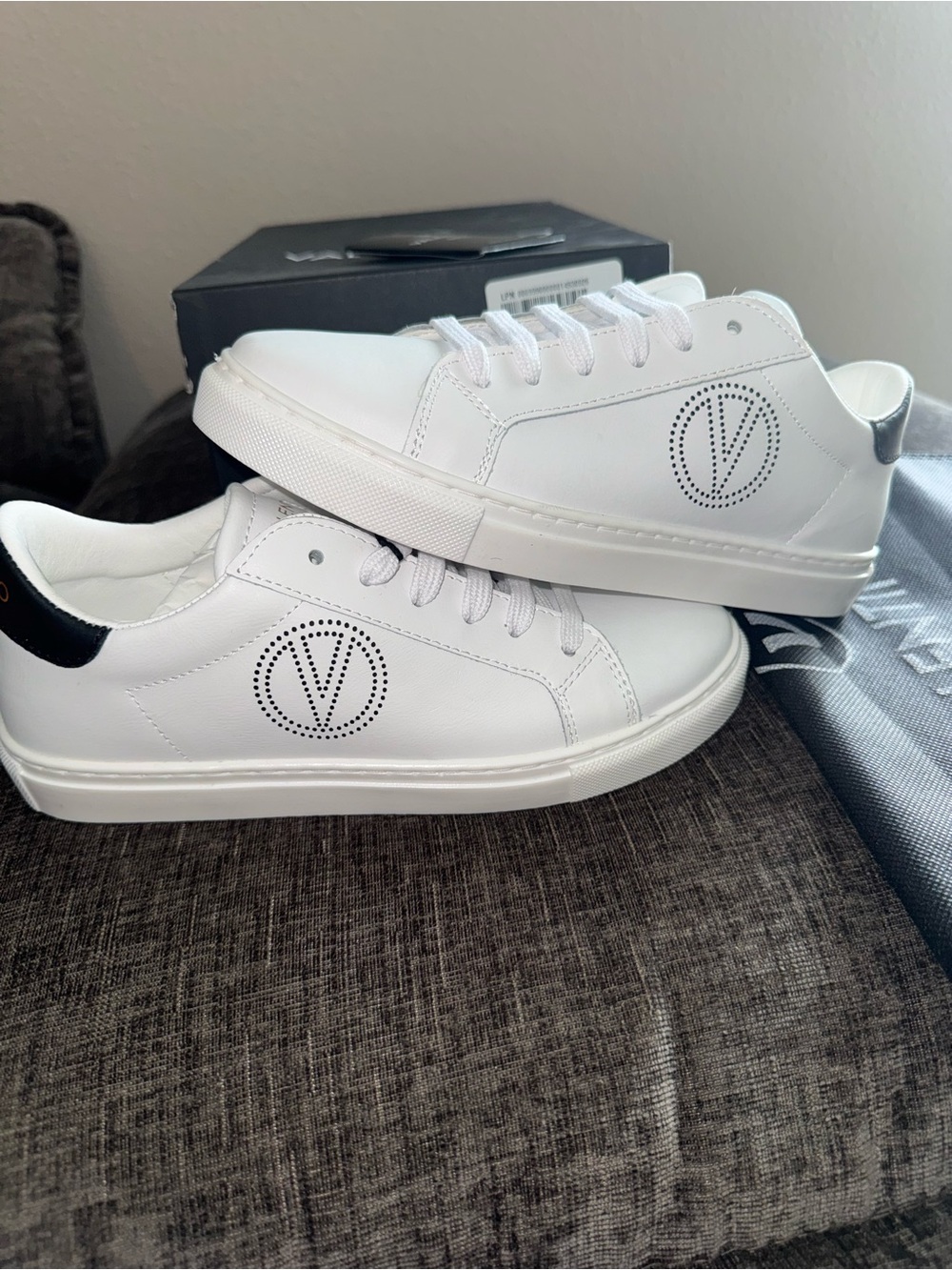 Mario Valentino Petra Sneaker Lot W950SVG Size 6